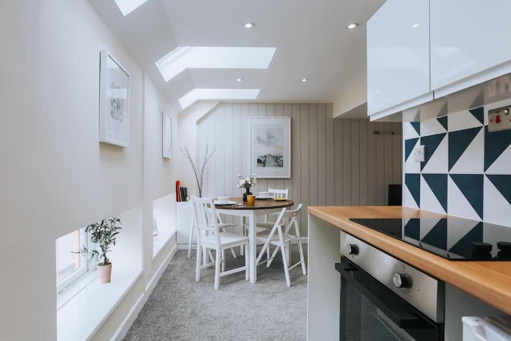 The Lighthouse, Boutique Apartment In The Town Centre - Starlink Wi-Fi 塔维斯托克 外观 照片