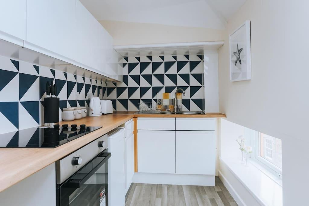 The Lighthouse, Boutique Apartment In The Town Centre - Starlink Wi-Fi 塔维斯托克 外观 照片